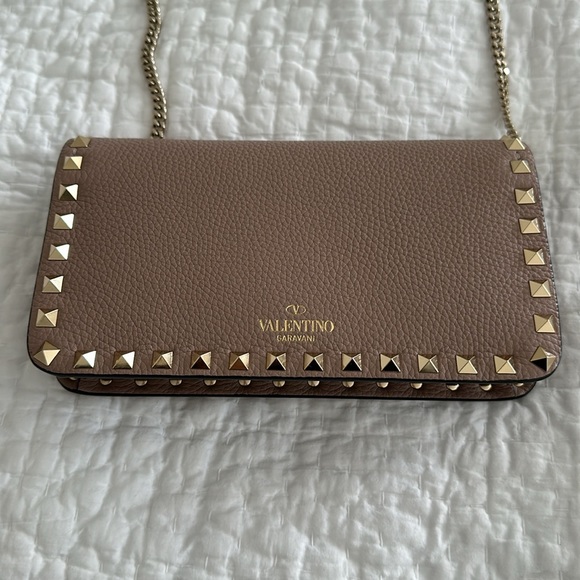 Valentino Garavani Rockstud chain pouch - Picture 4 of 6